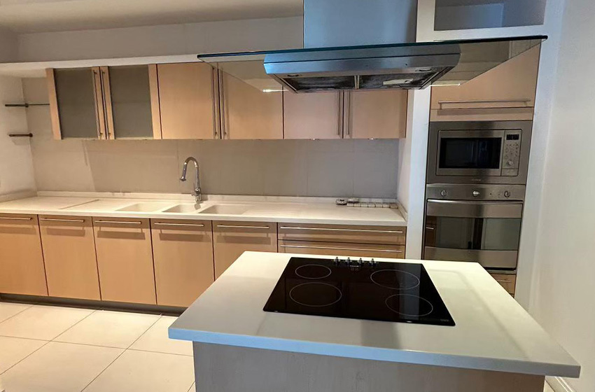 Condominium in Ploenchit : Athenee Residence 